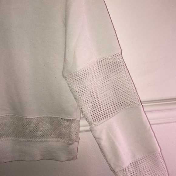 White garage top with mesh/fishnet panels - Picture 2 of 6